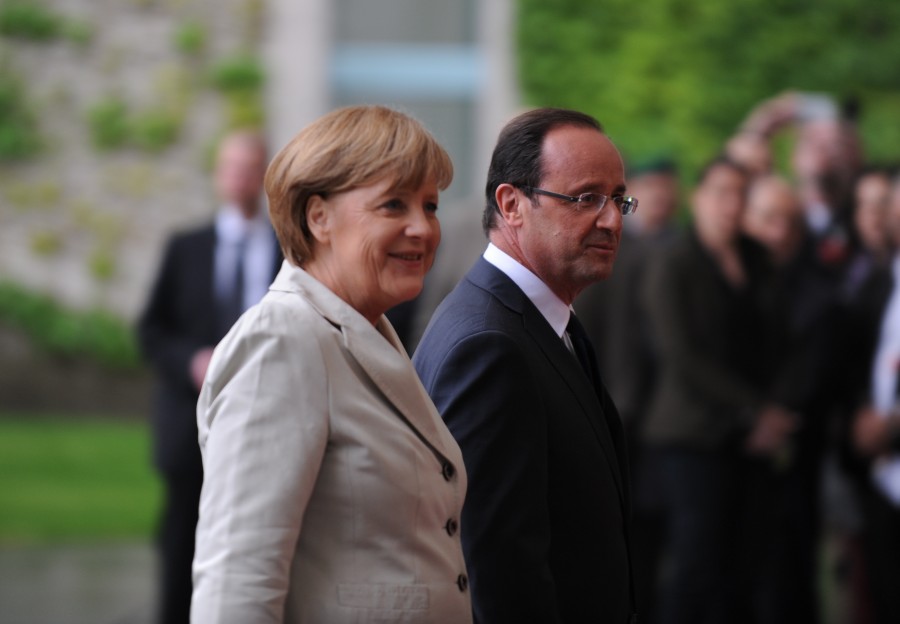 Hollande y Merkel siguen el protocolo y no pasan de lo dicho