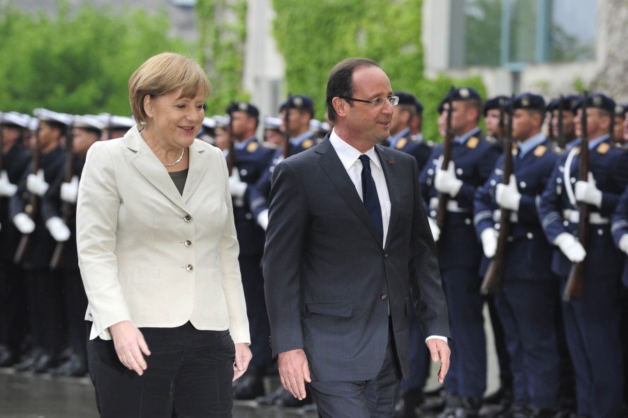 Hollande y Merkel siguen el protocolo y no pasan de lo dicho