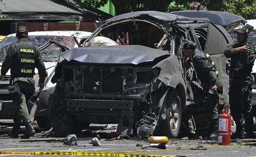 Atentado bomba contra ex ministro colombiano deja 2 muertos y 39 heridos
