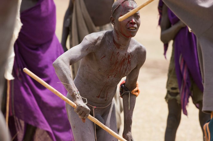 Visitas de la última tribu Kara primitiva en África