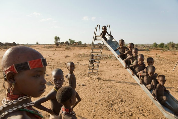 Visitas de la última tribu Kara primitiva en África