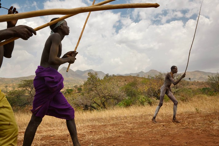 Visitas de la última tribu Kara primitiva en África