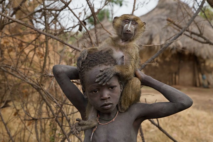 Visitas de la última tribu Kara primitiva en África