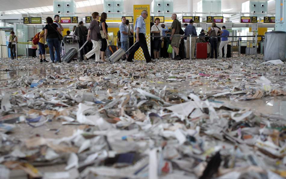 La huelga ,los trabajadores de limpieza , aeropuerto ,España, basura