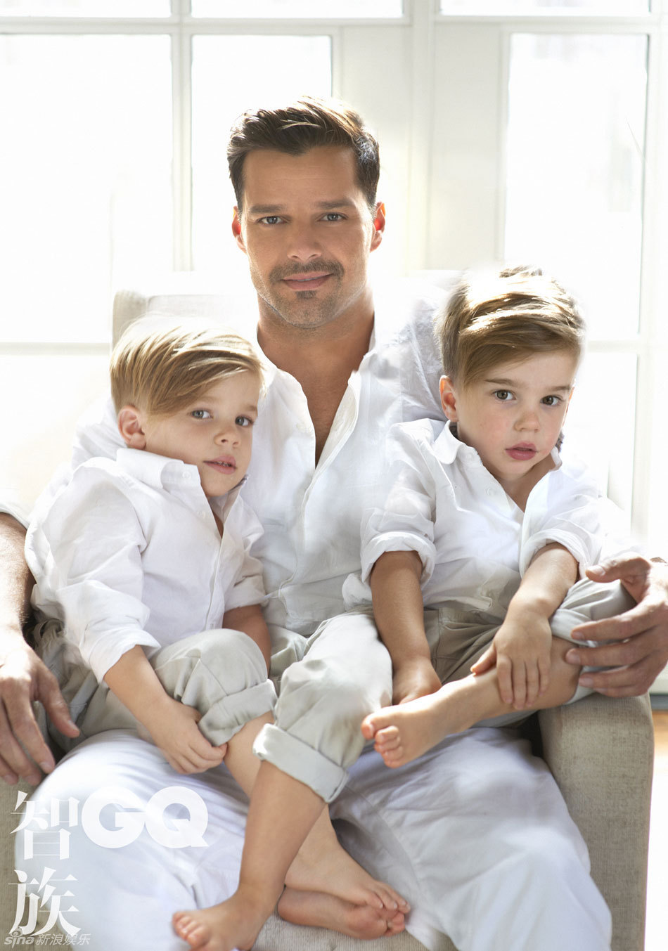 Ricky Martin posa feliz con sus gemelos guapos 