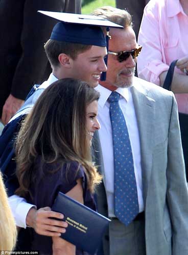 Arnold Schwarzenegger y María Shriver, en la graduación de su hijo Patrick