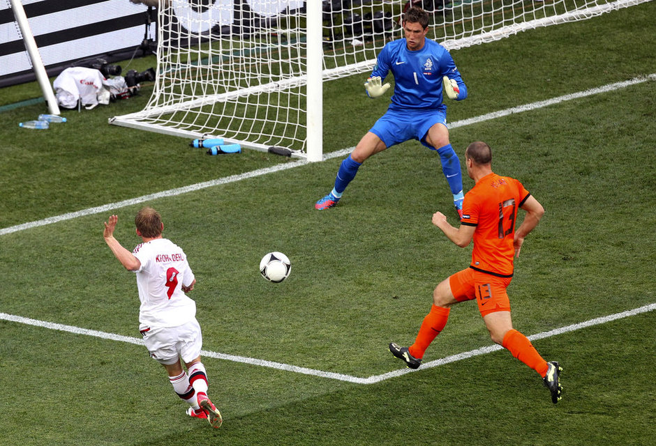 Dinamarca vence a Holanda en Euro 2012