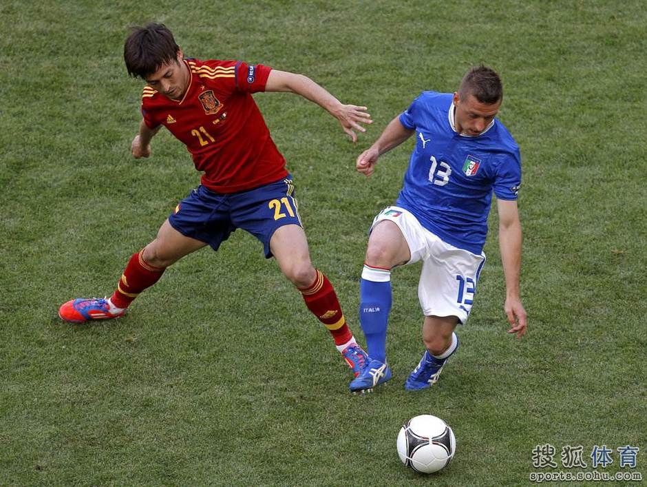 España debuta con empate 1-1 ante Italia en Eurocopa