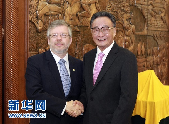 Máximo legislador de China pide fortalecer relaciones parlamentarias con Brasil