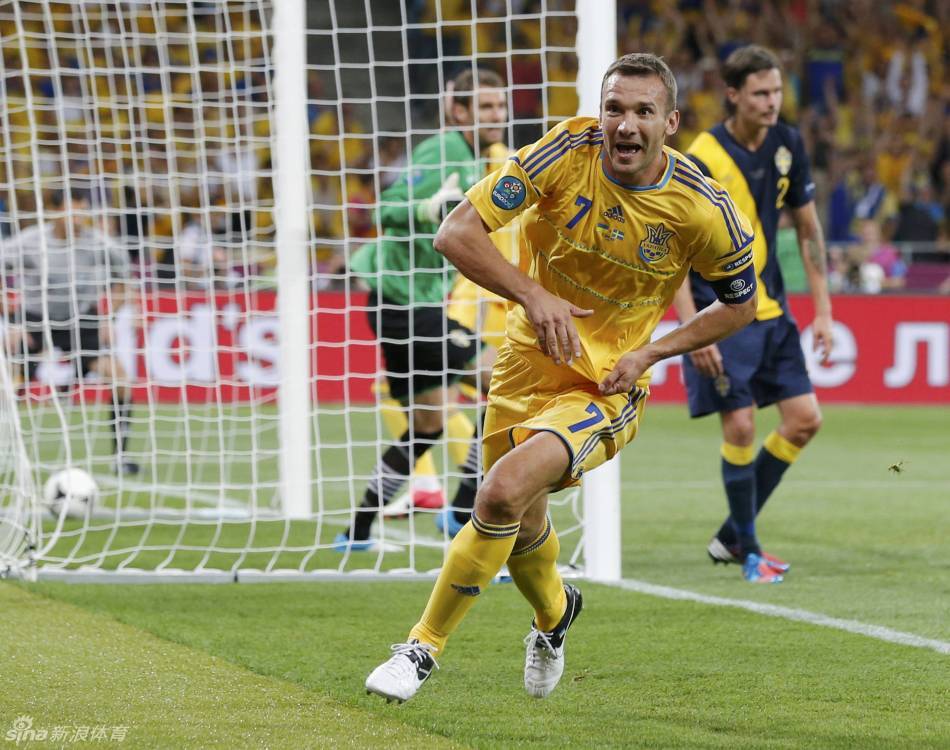 Dos goles de Shevchenko dan la victoria a Ucrania ante Suecia