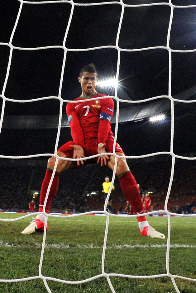 EURO 2012: Dos goles de Cristiano Ronaldo ayudan a Portugal