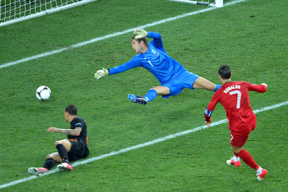 EURO 2012: Dos goles de Cristiano Ronaldo ayudan a Portugal