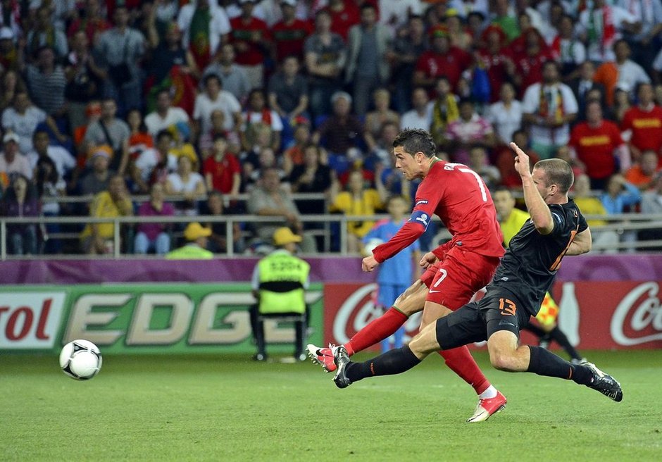 EURO 2012: Dos goles de Cristiano Ronaldo ayudan a Portugal