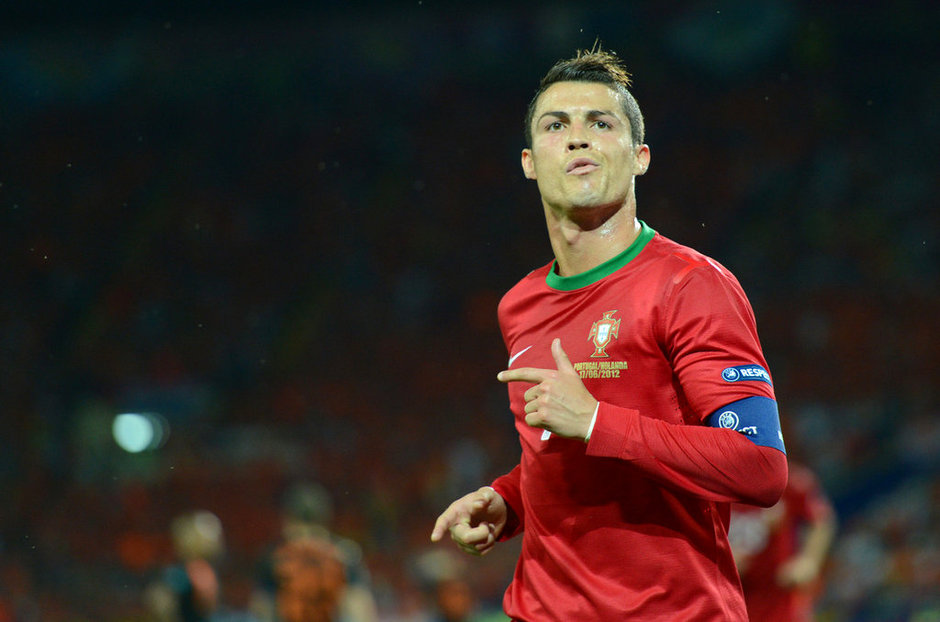 EURO 2012: Dos goles de Cristiano Ronaldo ayudan a Portugal