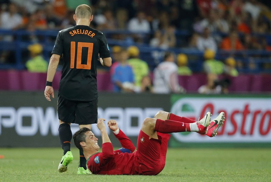 Lloran Sneijder y Robin, ¡adiós Holanda! 