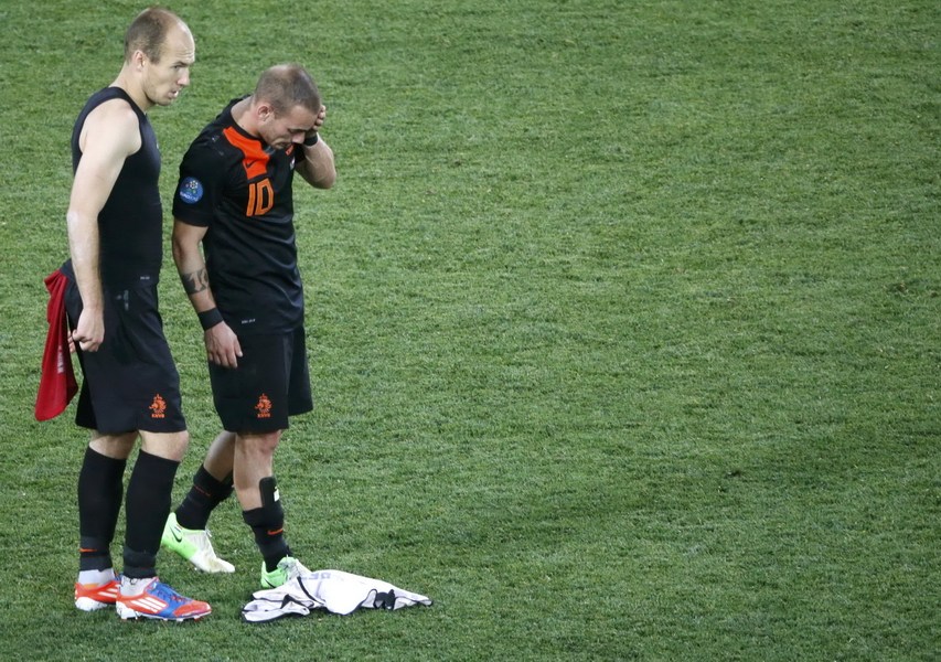 Lloran Sneijder y Robin, ¡adiós Holanda! 