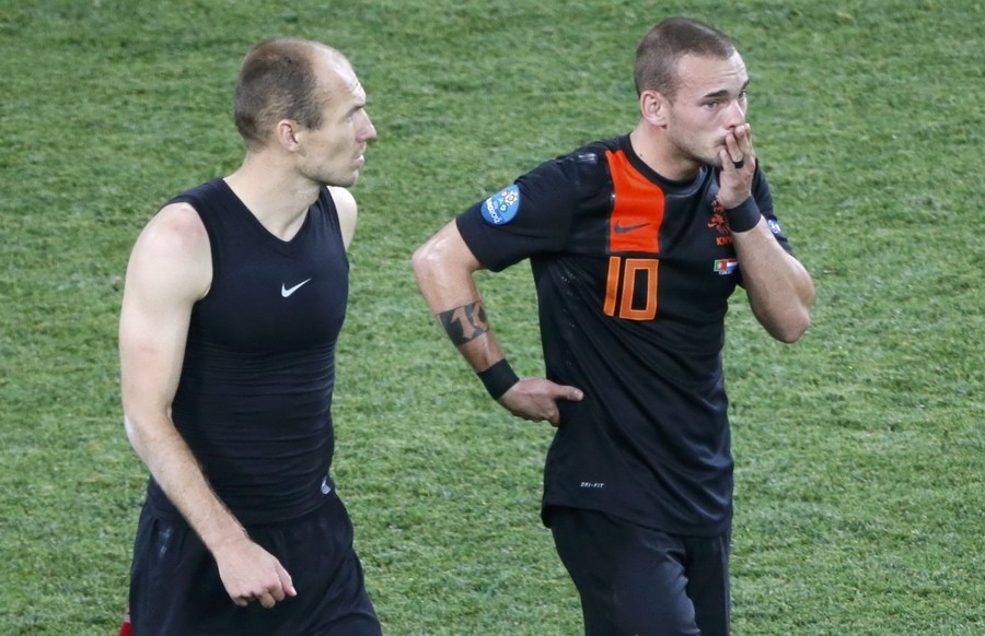 Lloran Sneijder y Robin, ¡adiós Holanda! 