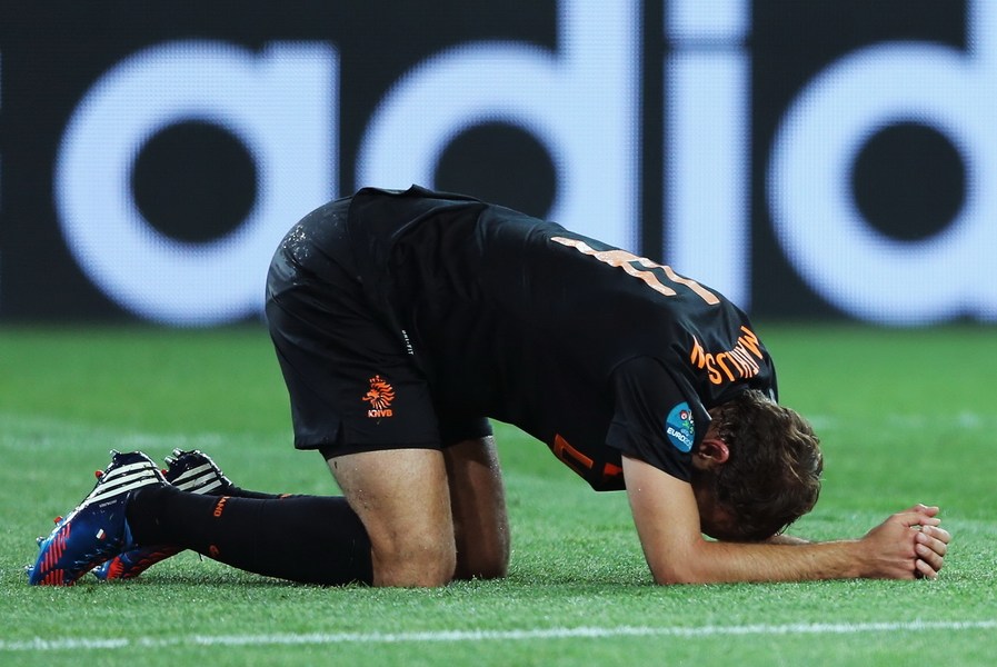 Lloran Sneijder y Robin, ¡adiós Holanda! 