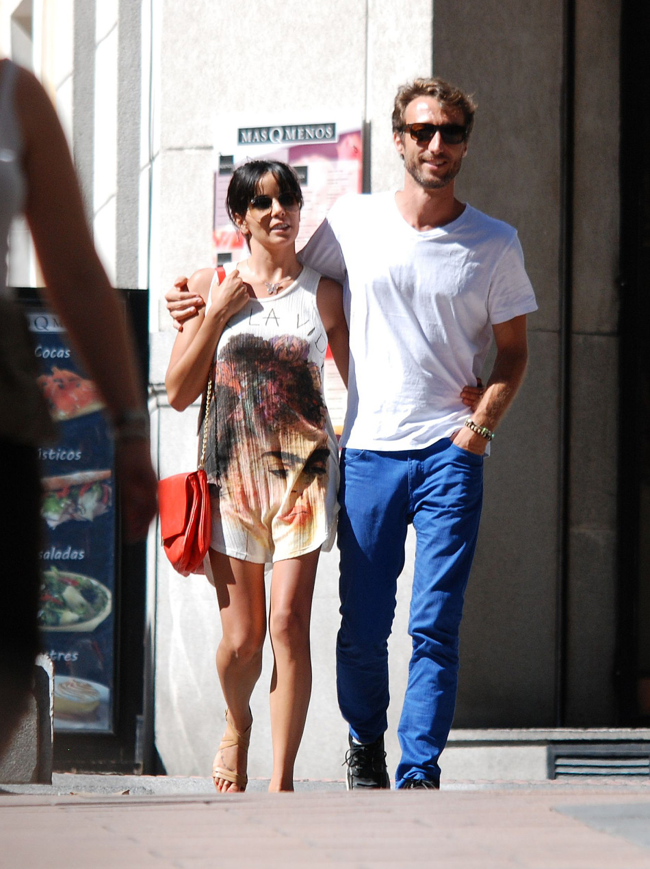 Raquel del Rosario comienza a sonreír junto a su nueva pareja, Pedro Castro