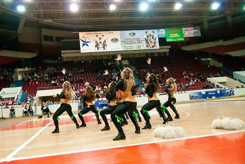 Hermosas porristas de las universidades rusas 18