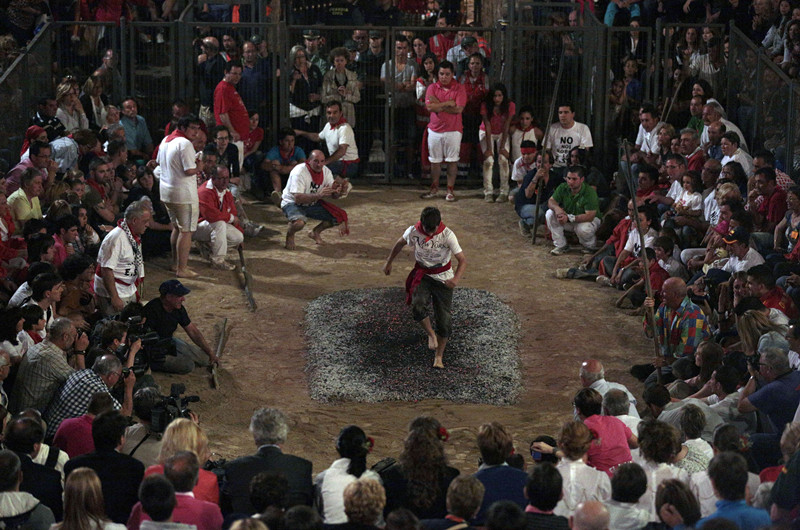 Fiesta de San Juan en España, llena de animación y alegría