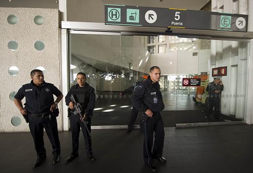 Tres policías muertos en un tiroteo en el aeropuerto de Ciudad de México