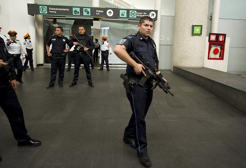 Tres policías muertos en un tiroteo en el aeropuerto de Ciudad de México