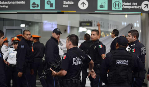 Tres policías muertos en un tiroteo en el aeropuerto de Ciudad de México