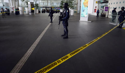 Tres policías muertos en un tiroteo en el aeropuerto de Ciudad de México