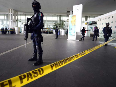 Tres policías muertos en un tiroteo en el aeropuerto de Ciudad de México