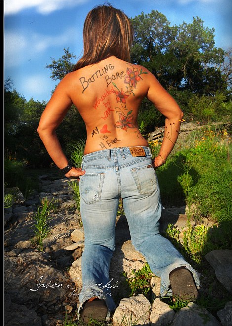 Mujeres desnudas de los soldados estadounidenses llaman la atención al suicidio de soldados