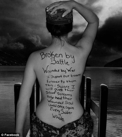 Mujeres desnudas de los soldados estadounidenses llaman la atención al suicidio de soldados