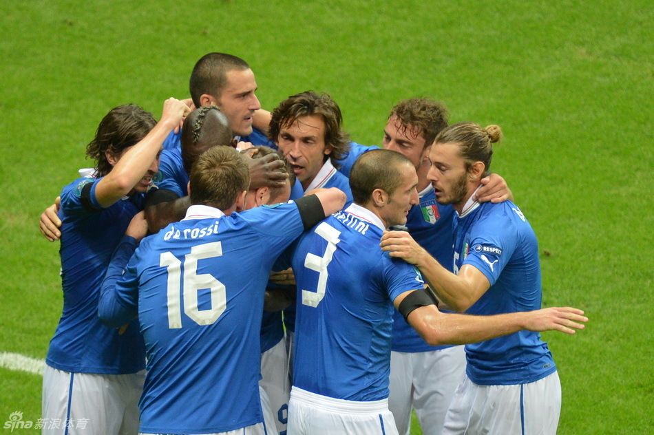 EURO 2012: Italia elimina a Alemania con 2-1 y entra en el final