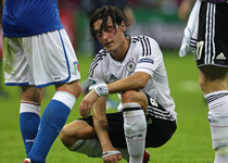 Lágrimas de Oezil y de la selección alemana, fuera del final de Euro