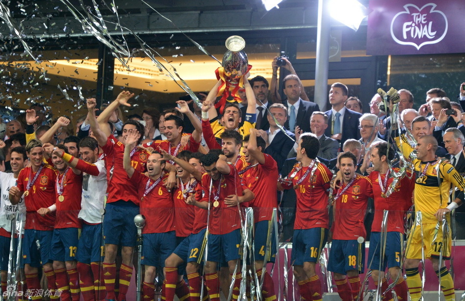 España consigue histórica triple corona internacional con Eurocopa 2012