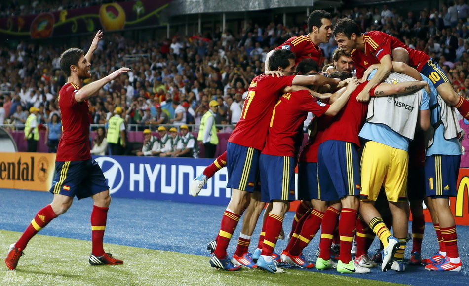 España gana 4-0 en la final a Italia y logra la triple corona (Eurocopa-Mundial-Eurocopa)