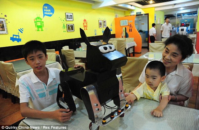  restaurante chino operado por robots deleita a los amantes de los fideos 4