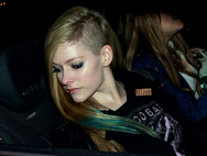 Avril Lavigne se pasa cada vez más PUNK, rock´roll, rocker