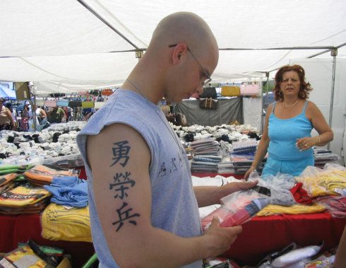 ¿Sabes el significado de los caracteres chinos de su tatuaje?