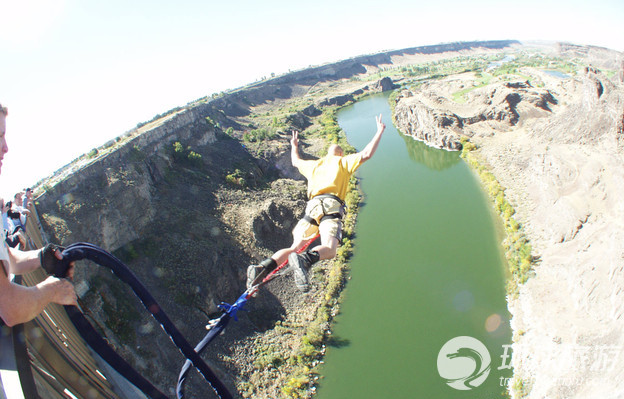 Top 15 sitios más vertiginosos para el salto de puenting en el mundo 9