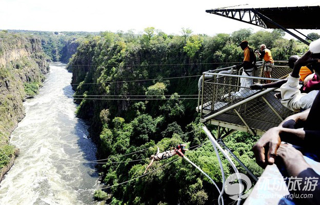 Top 15 sitios más vertiginosos para el salto de puenting en el mundo 1234