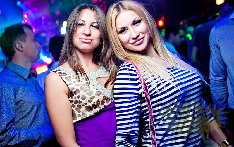 Rusas calientes en los clubs nocturnos