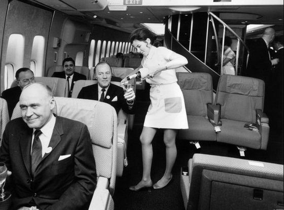 La azafata de Aerolínea de Pan American en 1970