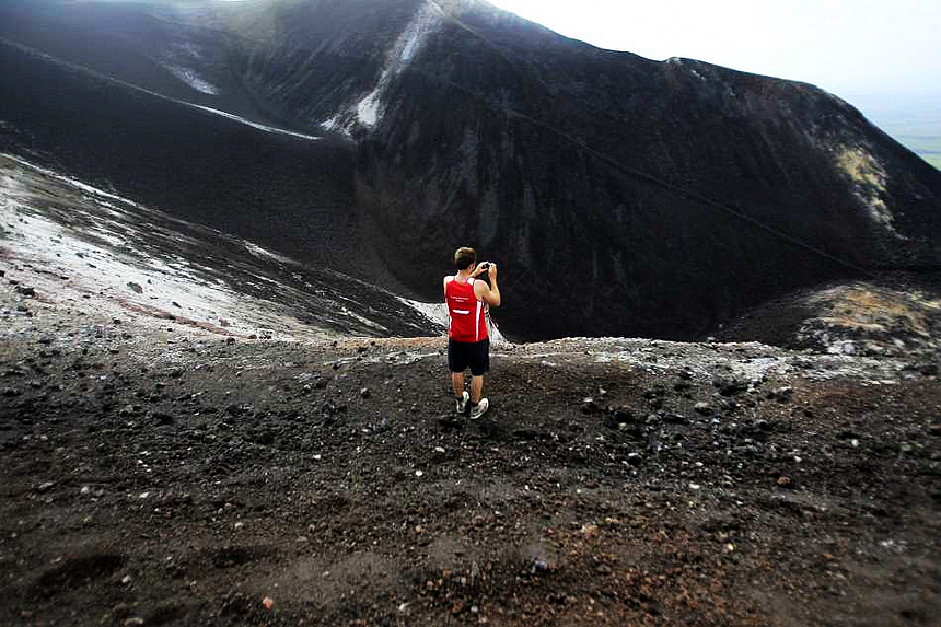 Turismo,aventura, el volcán Cerro Negro ,Nicaragua, naturaleza