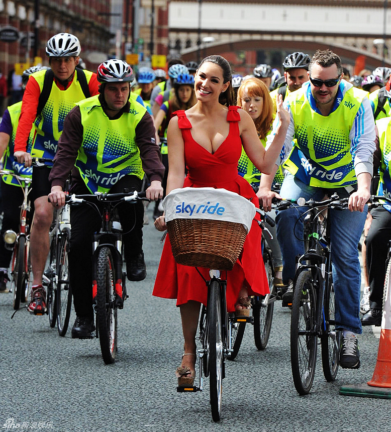 Kelly Brook, la ciclista más sexy