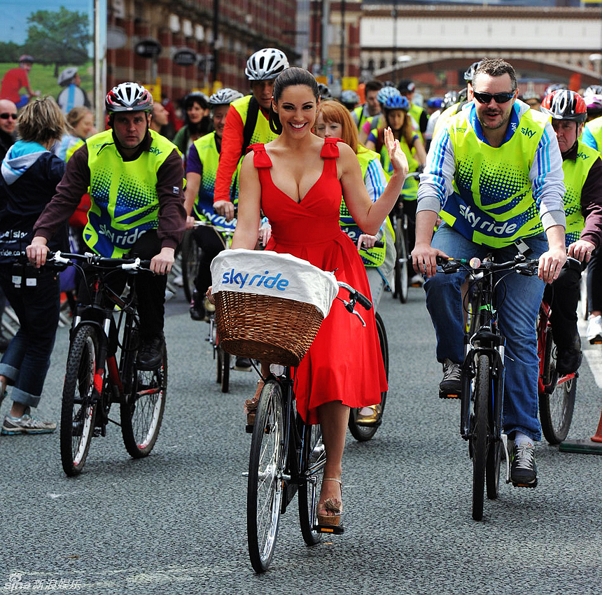 Kelly Brook, la ciclista más sexy