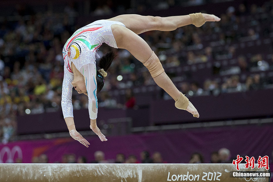 LONDRES 2012: Deng Linlin de China gana oro en viga de equilibrio femenil 5