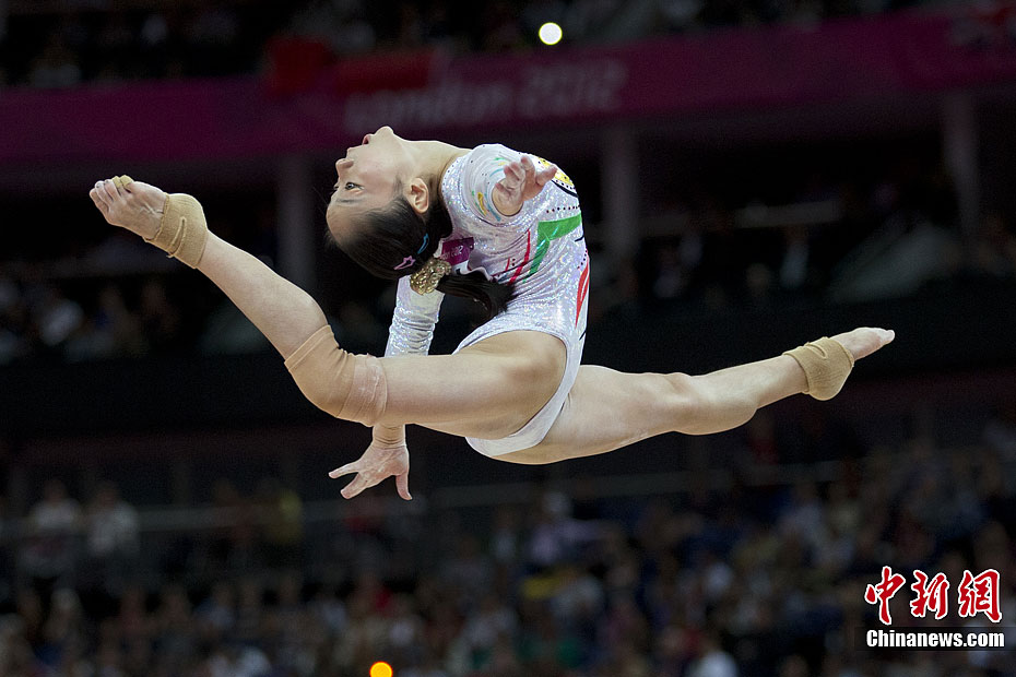 LONDRES 2012: Deng Linlin de China gana oro en viga de equilibrio femenil 11