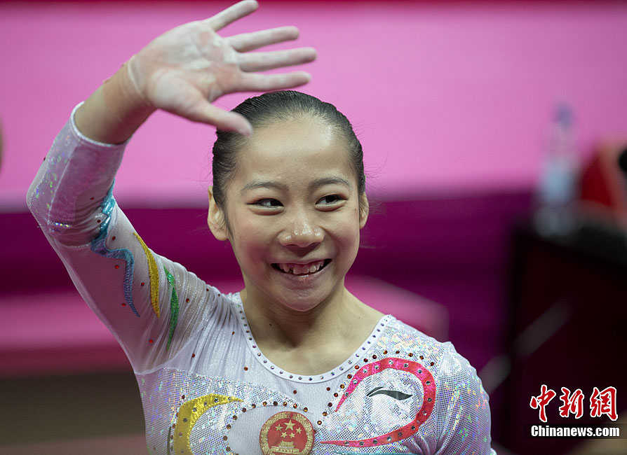 LONDRES 2012: Deng Linlin de China gana oro en viga de equilibrio femenil 12