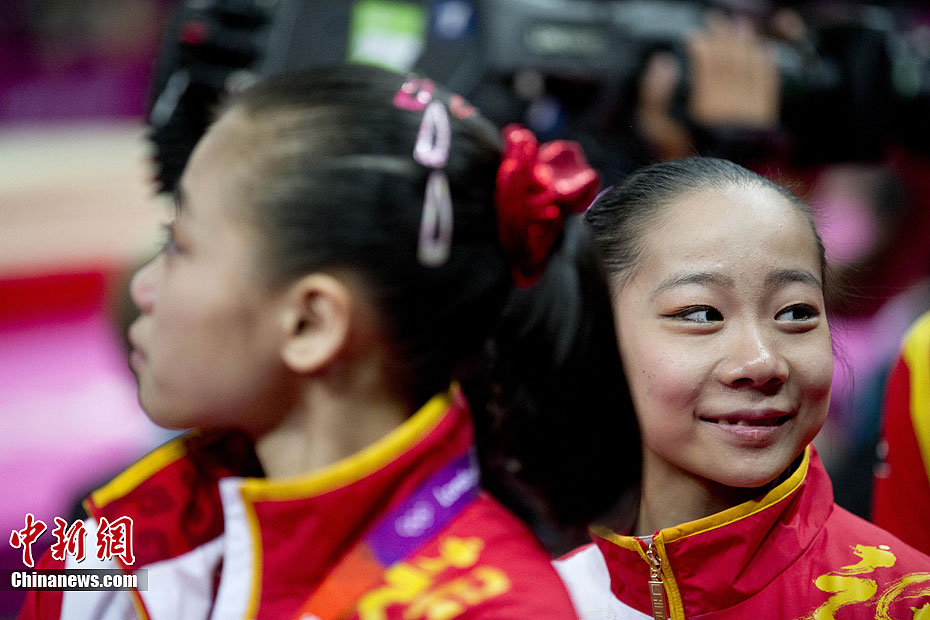 LONDRES 2012: Deng Linlin de China gana oro en viga de equilibrio femenil 14